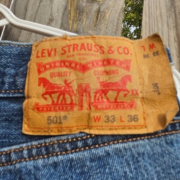 NWTS Levi 501 Classic Mens 33x36 stone washed, straight leg, button closure jean - Picture 6 of 7